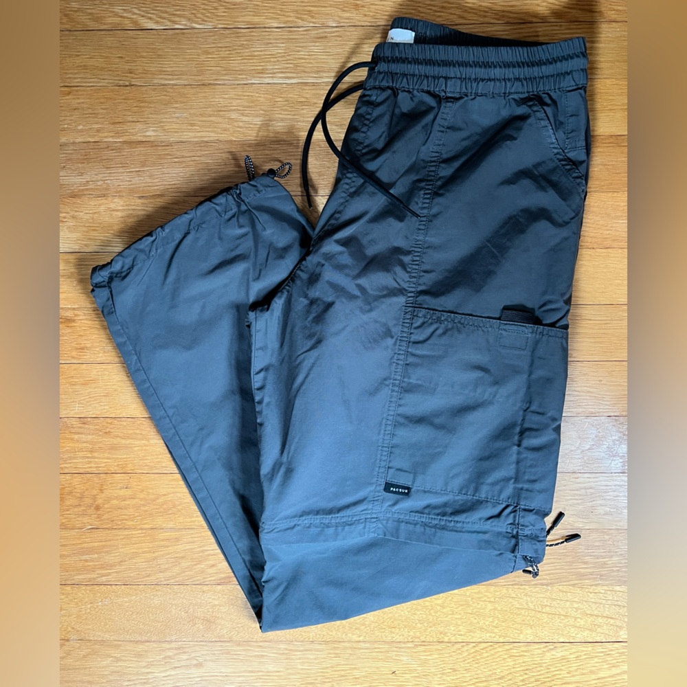 PacSun Dark Grey Baggy Cargo Pants with Zip Off Legs Size Medium